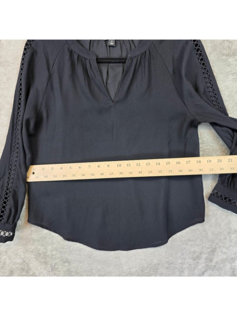 Ann Taylor Blouse Womens XS Petite Black V Neck Long Raglan Sleeve Crochet Trim - Picture 8 of 9